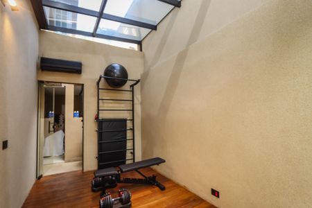 Casa à venda com 329m², 3 quartos e 5 vagas Casa à venda com 329m², 3 quartos e 5 vagasÁrea comum - Academia