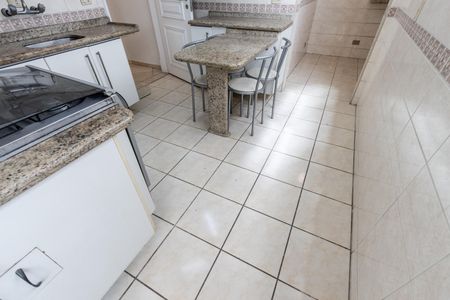 Apartamento à venda com 116m², 2 quartos e 1 vaga Apartamento à venda com 116m², 2 quartos e 1 vagaCozinha