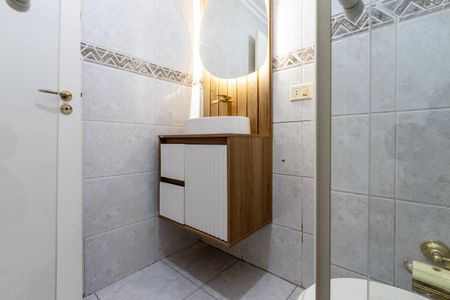 Apartamento à venda com 116m², 2 quartos e 1 vaga Apartamento à venda com 116m², 2 quartos e 1 vagaBanheiro do Corredor