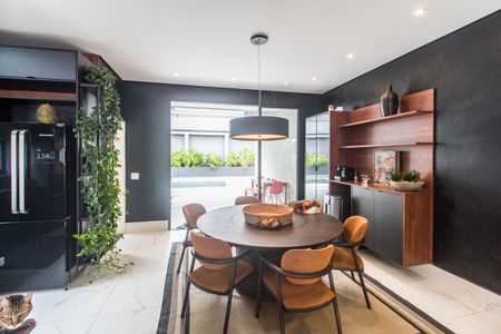 Casa de condomínio à venda com 280m², 4 quartos e 4 vagasSala