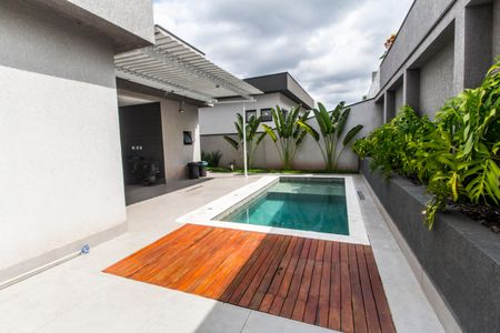 Casa de condomínio à venda com 280m², 4 quartos e 4 vagasPiscina