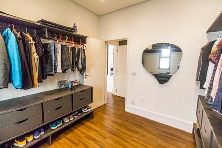 Casa de condomínio à venda com 280m², 4 quartos e 4 vagasCloset da suíte