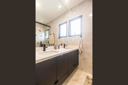 Casa de condomínio à venda com 280m², 4 quartos e 4 vagasBanheiro da Suíte