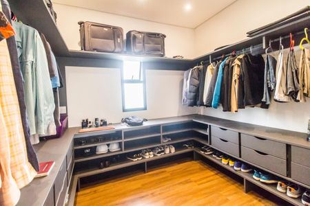 Casa de condomínio à venda com 280m², 4 quartos e 4 vagasCloset da suíte