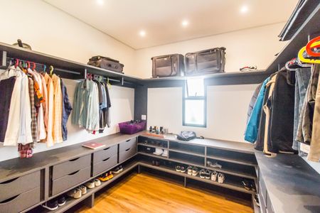 Casa de condomínio à venda com 280m², 4 quartos e 4 vagasCloset da suíte