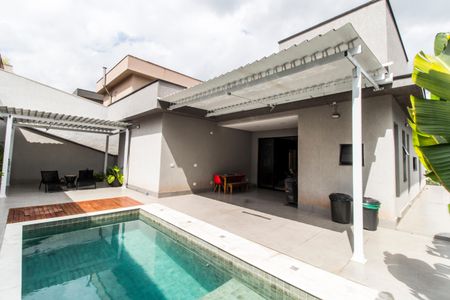 Casa de condomínio à venda com 280m², 4 quartos e 4 vagasPiscina