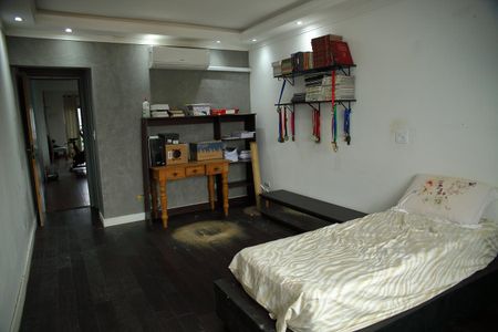 Casa à venda com 276m², 4 quartos e 2 vagasSuíte 2 