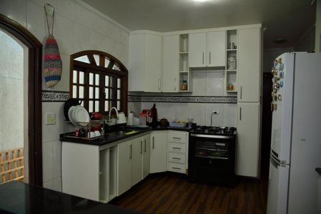 Casa à venda com 276m², 4 quartos e 2 vagasCozinha 