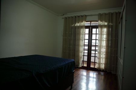 Casa à venda com 276m², 4 quartos e 2 vagasSuíte 1 