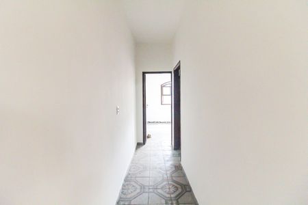 Corredor de casa para alugar com 2 quartos, 80m² em Jardim Nélia, São Paulo
