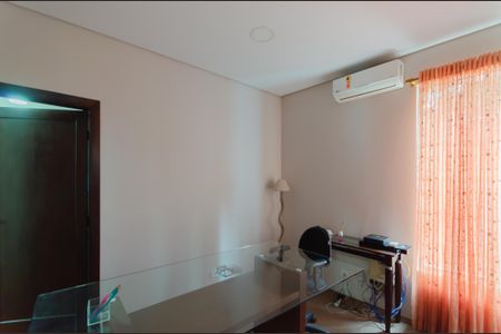 Sala de casa para alugar com 4 quartos, 130m² em Jardim da Gloria, São Paulo