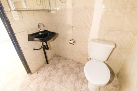 Banheiro de casa para alugar com 1 quarto, 20m² em Jardim Nélia, São Paulo