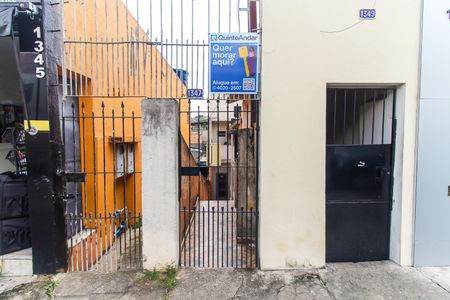 Casa para alugar com 20m², 1 quarto e sem vaga Casa para alugar com 20m², 1 quarto e sem vagaFachada + Placa