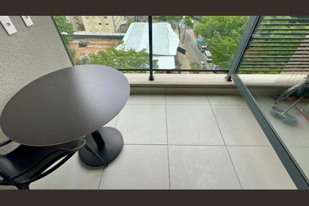 Varanda de kitnet/studio para alugar com 1 quarto, 25m² em Pinheiros, São Paulo