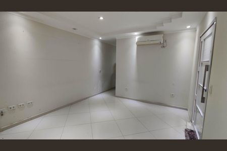 Sala de casa para alugar com 3 quartos, 250m² em Jardim Miragaia, São Paulo