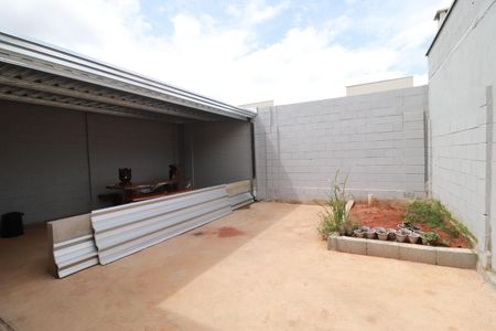 Casa de condomínio para alugar com 44m², 2 quartos e 2 vagasQuintal