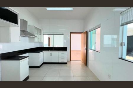 Casa para alugar com 240m², 4 quartos e 8 vagas