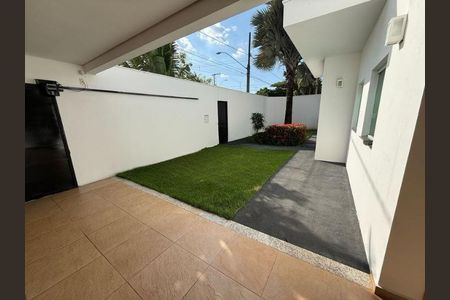Casa para alugar com 240m², 4 quartos e 8 vagas
