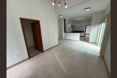 Casa para alugar com 240m², 4 quartos e 8 vagas