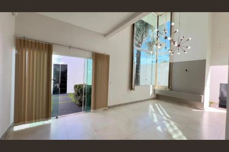 Casa para alugar com 240m², 4 quartos e 8 vagas