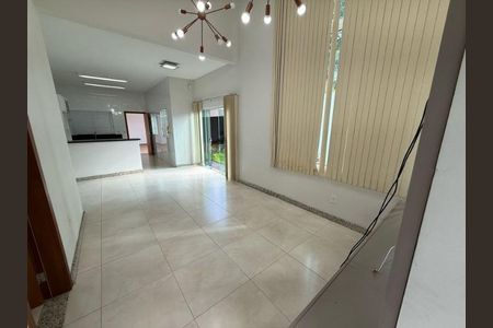 Casa para alugar com 240m², 4 quartos e 8 vagas