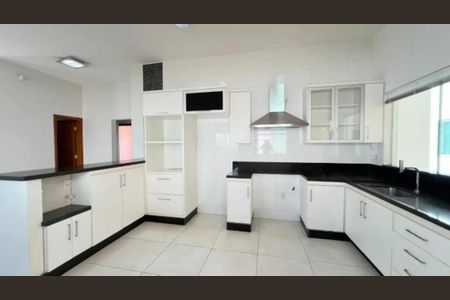 Casa para alugar com 240m², 4 quartos e 8 vagas