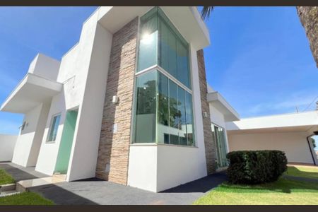 Casa para alugar com 240m², 4 quartos e 8 vagas