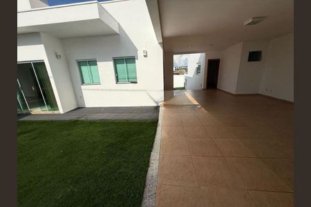 Casa para alugar com 240m², 4 quartos e 8 vagas