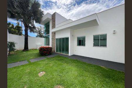 Casa para alugar com 240m², 4 quartos e 8 vagas