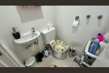 Apartamento à venda com 191m², 3 quartos e 3 vagas Apartamento à venda com 191m², 3 quartos e 3 vagasBanheiro de serviço