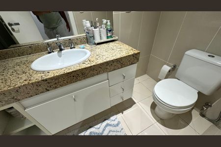 Apartamento à venda com 191m², 3 quartos e 3 vagas Apartamento à venda com 191m², 3 quartos e 3 vagasBanheiro