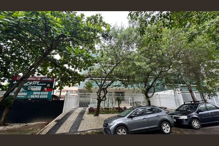 Apartamento à venda com 191m², 3 quartos e 3 vagas Apartamento à venda com 191m², 3 quartos e 3 vagasFachada