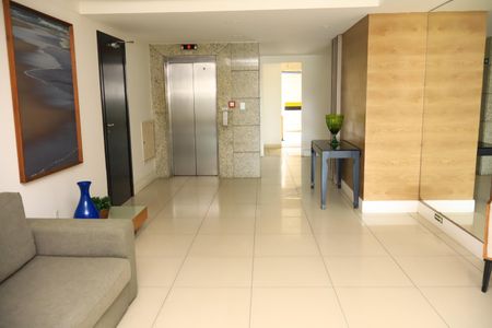 Apartamento para alugar com 81m², 2 quartos e 2 vagasHall de entrada
