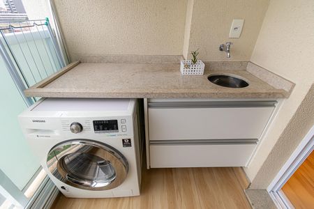 Studio para alugar com 33m², 1 quarto e sem vaga Studio para alugar com 33m², 1 quarto e sem vagaVaranda e Área de Serviço