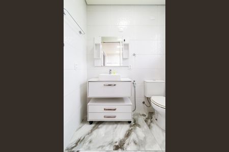 Banheiro Social de casa para alugar com 1 quarto, 60m² em Parque Regina, São Paulo