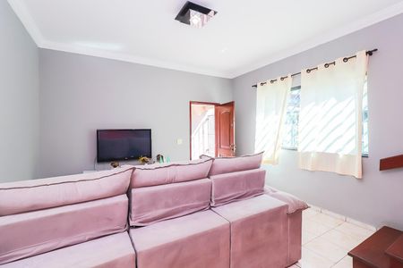 Casa à venda com 190m², 3 quartos e 2 vagasSala
