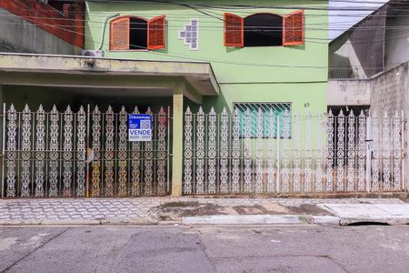 Casa à venda com 190m², 3 quartos e 2 vagasFachada