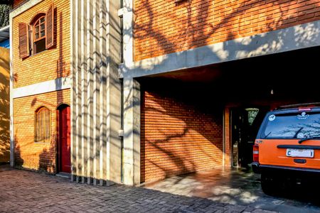 Casa à venda com 350m², 5 quartos e 5 vagasFachada