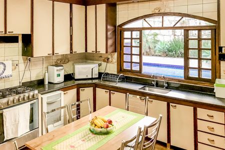 Casa à venda com 350m², 5 quartos e 5 vagasCozinha