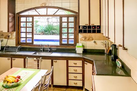 Casa à venda com 350m², 5 quartos e 5 vagasCozinha