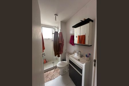 Banheiro de apartamento à venda com 2 quartos, 50m² em Sarandi, Porto Alegre