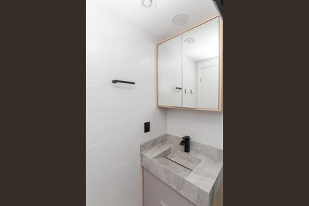 Banheiro de apartamento para alugar com 1 quarto, 27m² em Tucuruvi, São Paulo