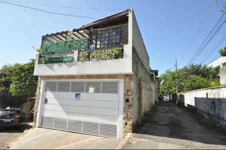 Casa à venda com 300m², 5 quartos e 4 vagasFachada