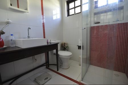 Casa à venda com 300m², 5 quartos e 4 vagasBanheiro da Suíte 2