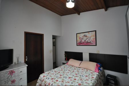 Casa à venda com 300m², 5 quartos e 4 vagasSuíte 1