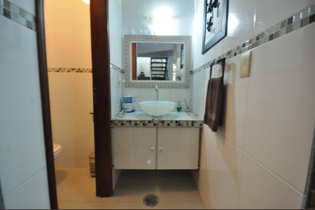 Casa à venda com 300m², 5 quartos e 4 vagasBanheiro Social