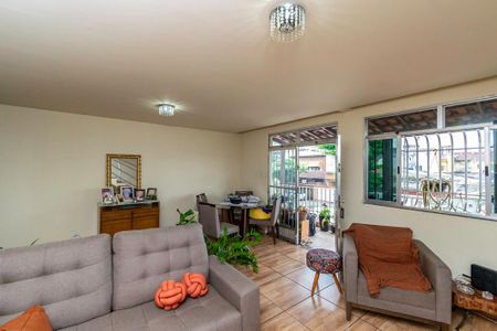 Casa à venda com 160m², 2 quartos e 1 vagaSala