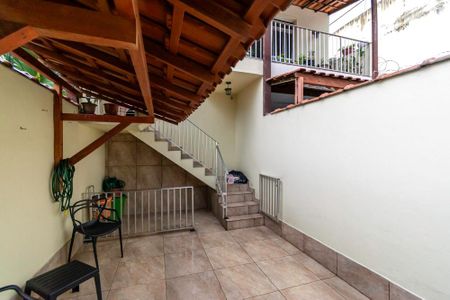 Casa à venda com 160m², 2 quartos e 1 vagaVaranda e Garagem