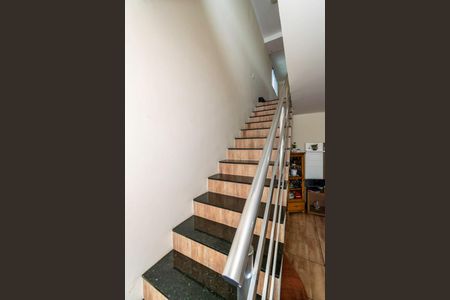 Casa à venda com 160m², 2 quartos e 1 vagaSala - Acesso ao 2º andar