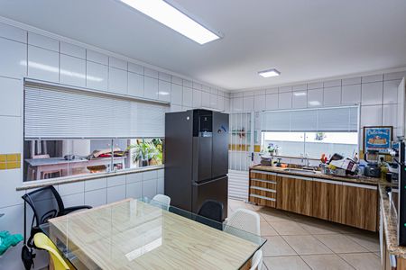 Casa à venda com 180m², 3 quartos e 2 vagasCozinha